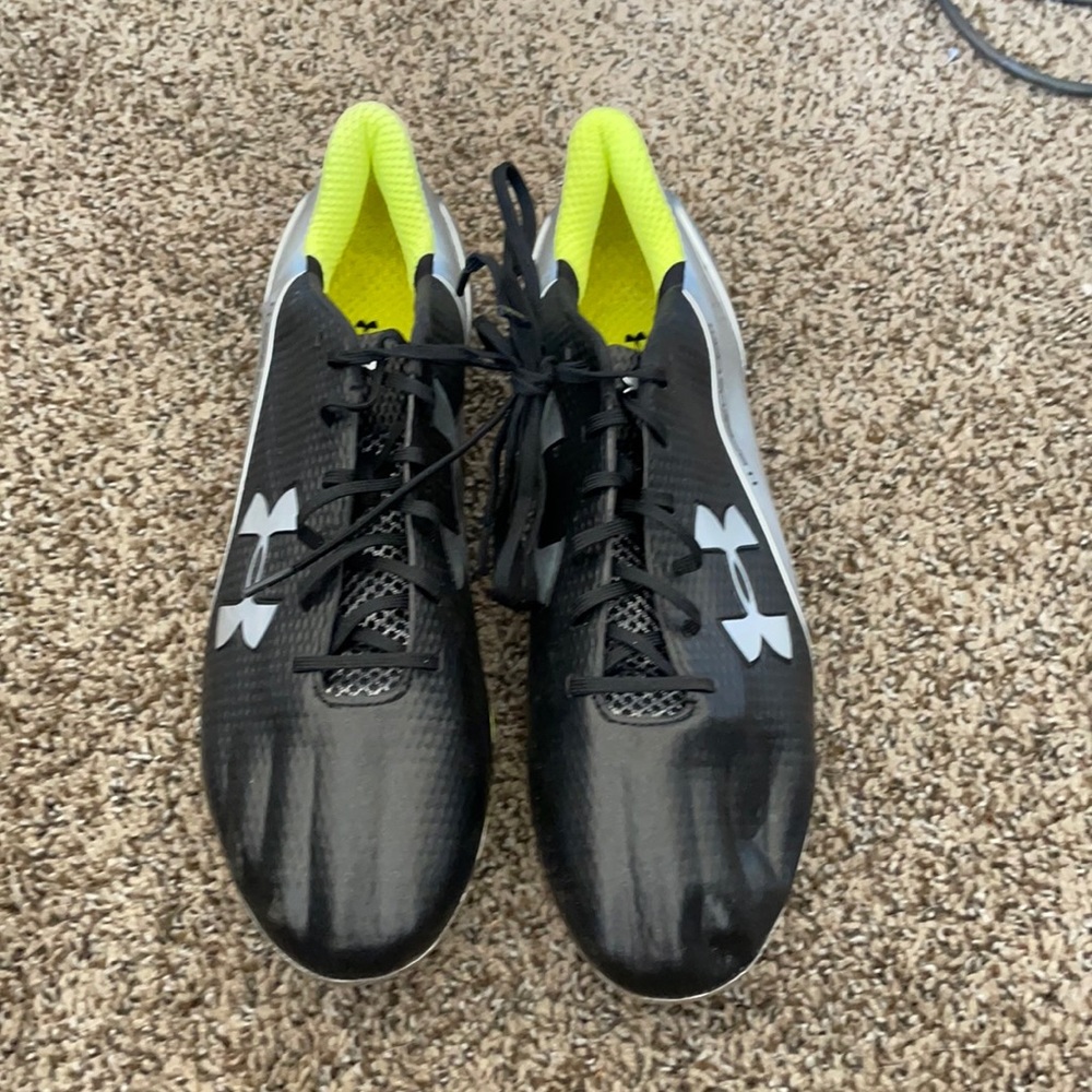 NWOT-Under Armour Speedform Men’s Football Cleats
